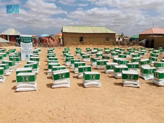 KSreliefは2,800トン以上の食料かごをソマリアのもっとも貧しく、住処を失い、干ばつの影響を受けた25万5,000人に配布するという目標を掲げている。（SPA）