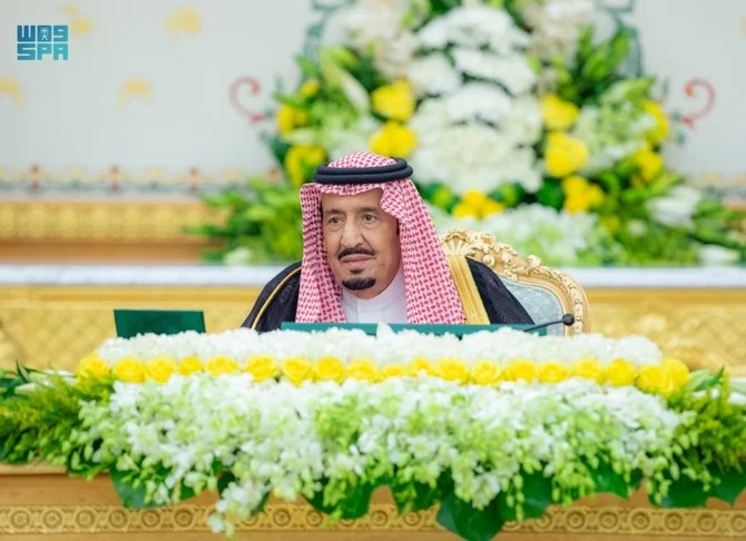 22日、閣議で議長を務めるサウジアラビアのサルマン国王。（SPA）