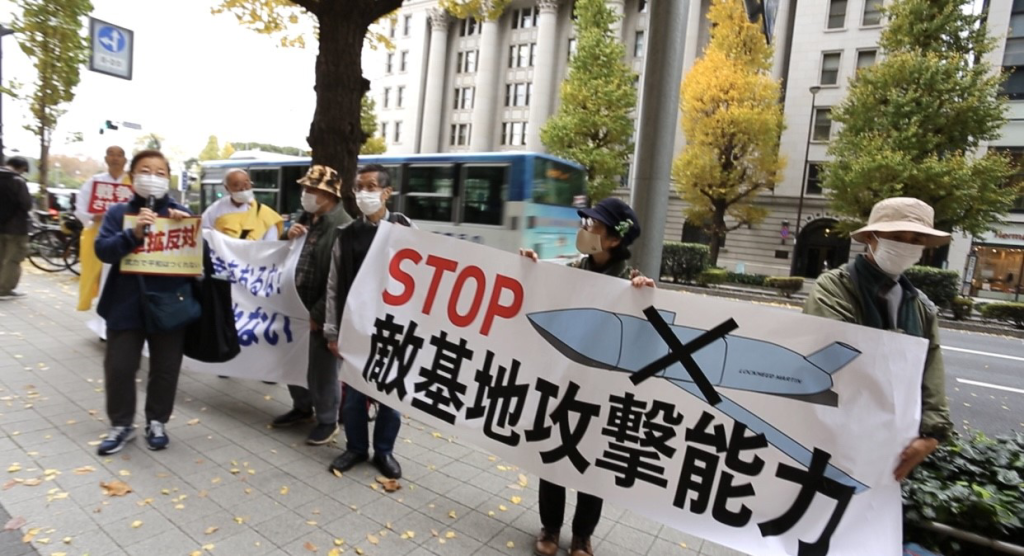 東京: 火曜日、約30の平和及び宗教団体の代表者が東京の三菱グループ本部の前で日本の長距離ミサイル建設計画に抗議の声を上げた。(ANJP)