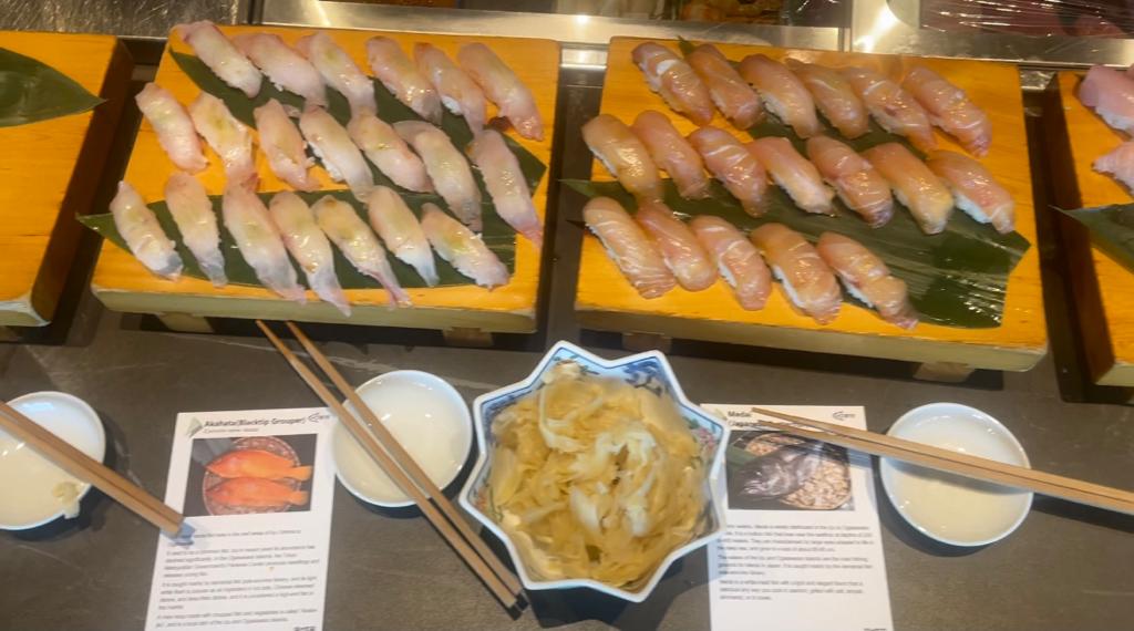 ゲストには、すまし汁、アオダイのフィレ、メダイのフライ、浜鯛の寿司、キンメダイの寿司などが振る舞われた。(ANJ写真)