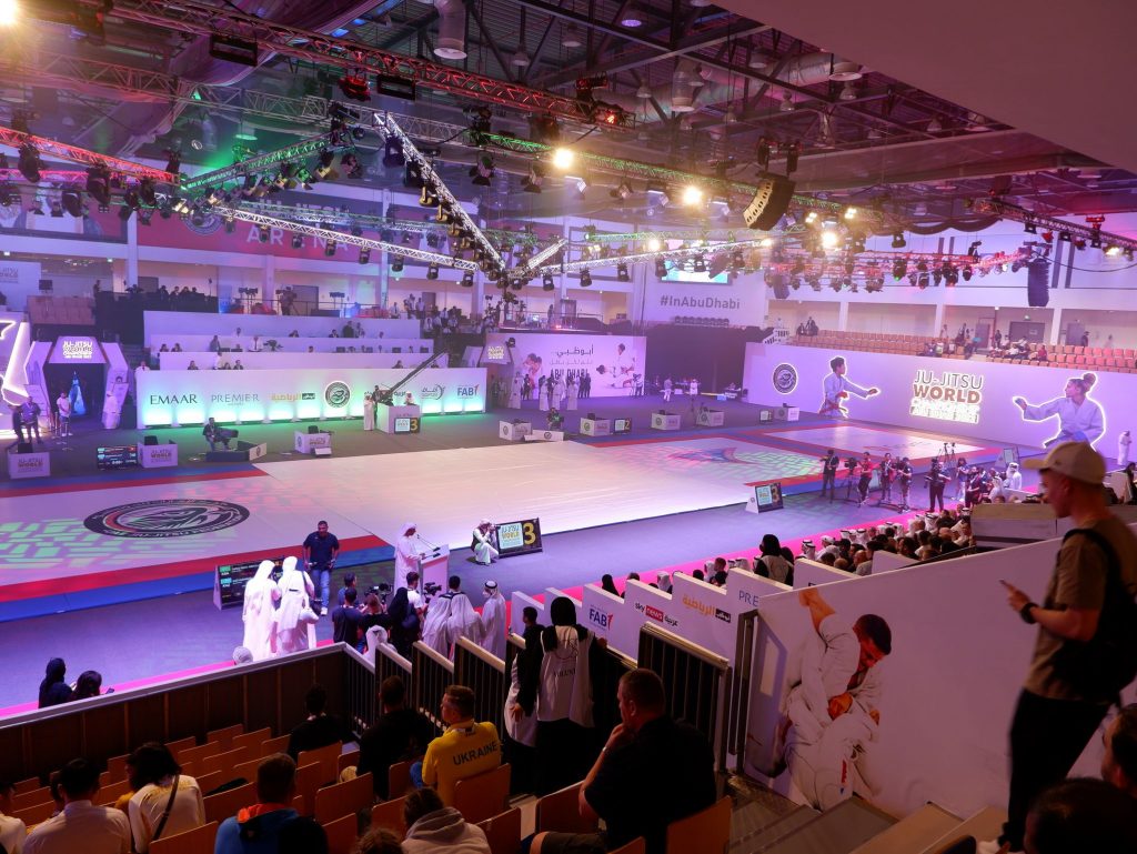 UAE代表チームは第27回柔術選手権大会初日の16歳以下の部において果敢に戦い、9つのメダルを獲得した。