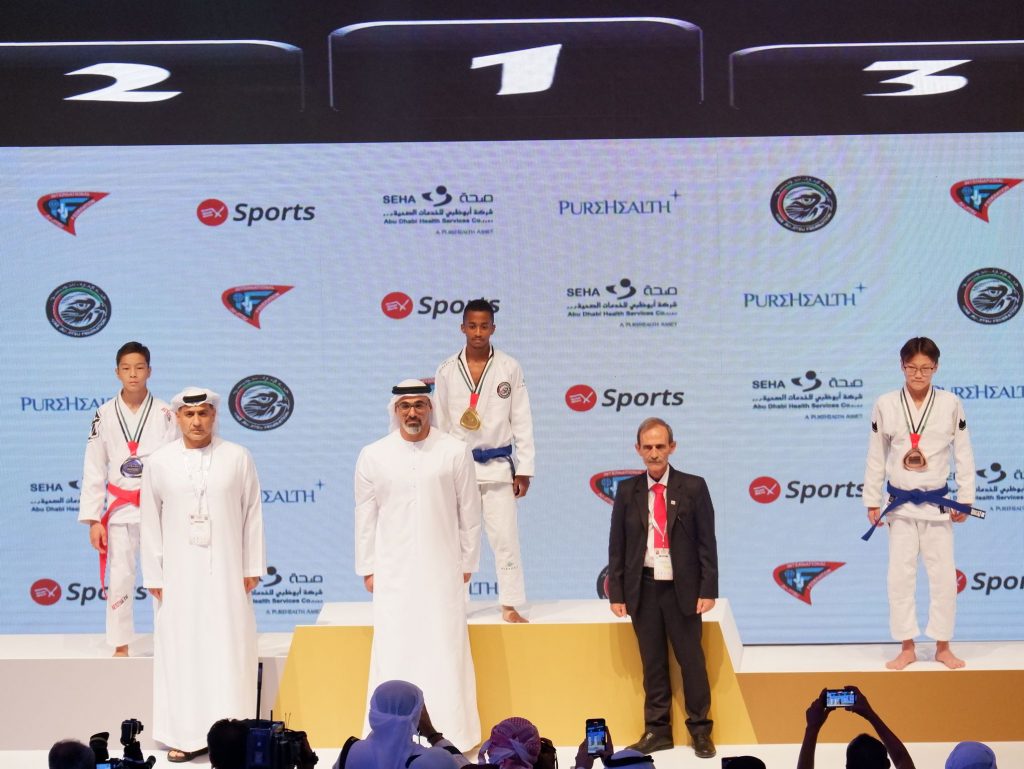 UAE代表チームは第27回柔術選手権大会初日の16歳以下の部において果敢に戦い、9つのメダルを獲得した。