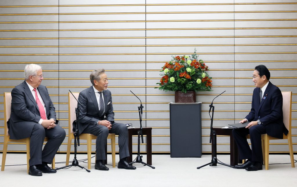 岸田首相は、日仏クラブの総会が開催されたことを歓迎し、関係者の尽力に敬意を表した。（首相官邸）