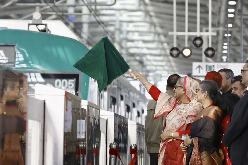 バングラデシュ初の都市鉄道は日本の支援で建設された。 (AFP)