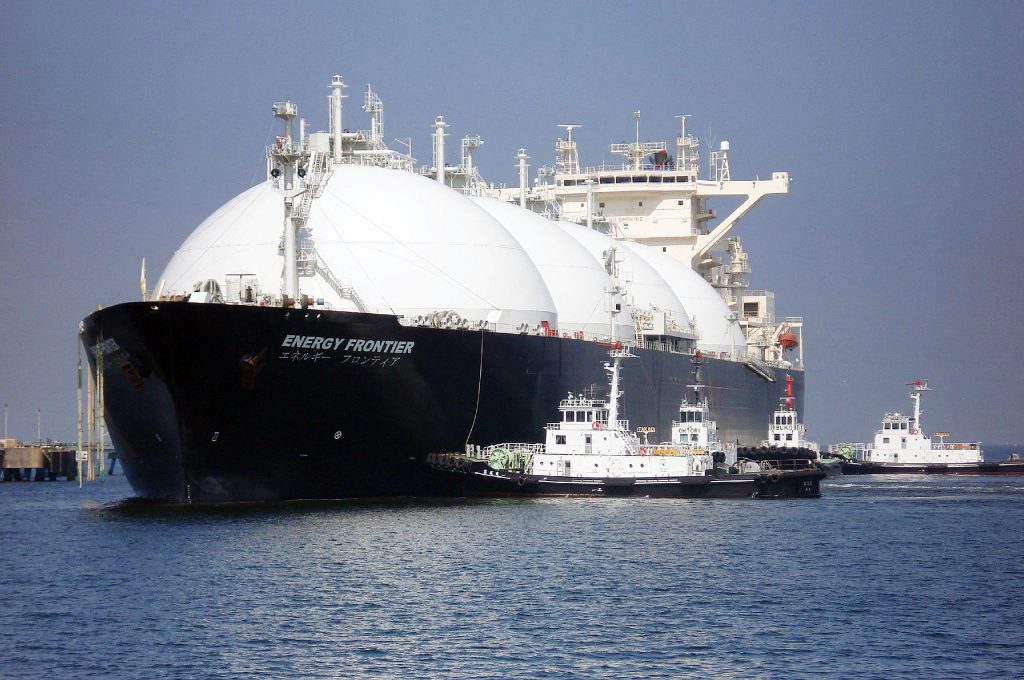 液化天然ガス（LNG）タンカー。千葉県袖ケ浦市の天然ガス貯蔵施設にて。（AFP）