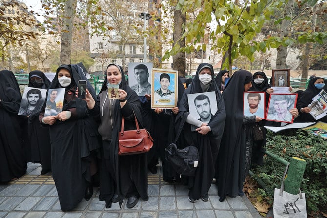 イランでは、9月に22歳のクルド人女性マフサ・アミニさんが同国の道徳警察に逮捕、拘束されて死亡して以来、抗議活動がほぼ絶えることなく行われている。(AFP)