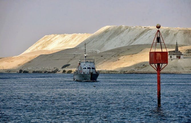 スエズ運河をパトロールするエジプト海軍の艦艇（ファイル/フランス通信社）