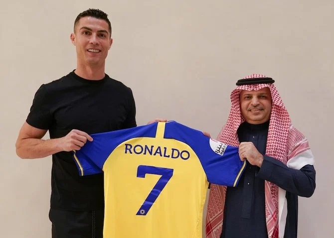 ポルトガルのスター選手、クリスティアーノ・ロナウド氏は、サウジアラビアのサッカークラブ、アル・ナスルと2年間の契約を結んだと報じられた。