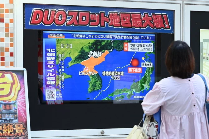 今月日本政府は、第二次世界大戦以来最大級となる3200億ドル規模の軍備増強計画を発表した(AFP通信)