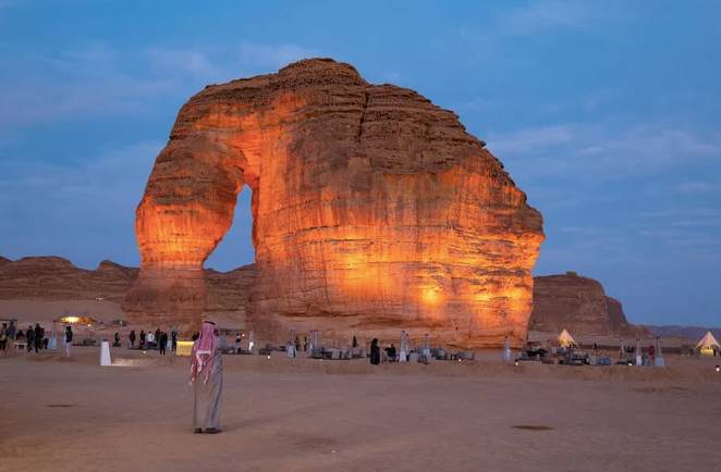 サウジアラビアのナショナル・ツーリズム・ストラテジーは、「ビジョン2030」で提言されているように、2030年までに1 億人の観光客を呼び込むことを目標としている(File)