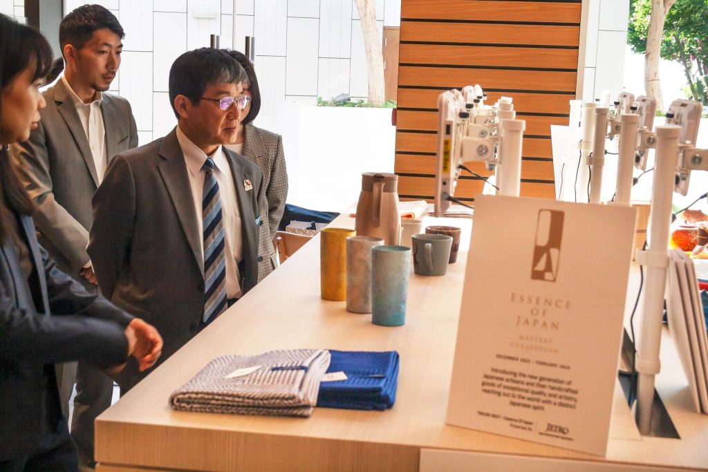 世界を飛び回る、日本の技術や職人の技を紹介する展示会「エッセンス・オブ・ジャパン」が、アブダビに到着した。