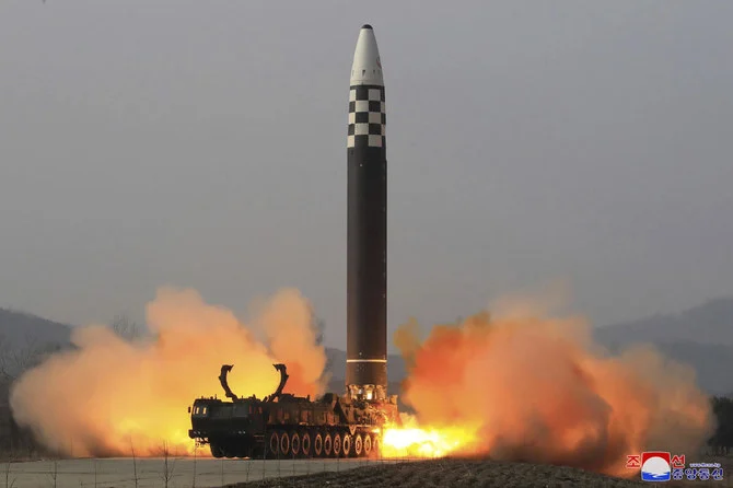 北朝鮮による大陸間弾道ミサイル(ICBM)「火星17」の発射実験。非公開の場所。(ファイル/AP)