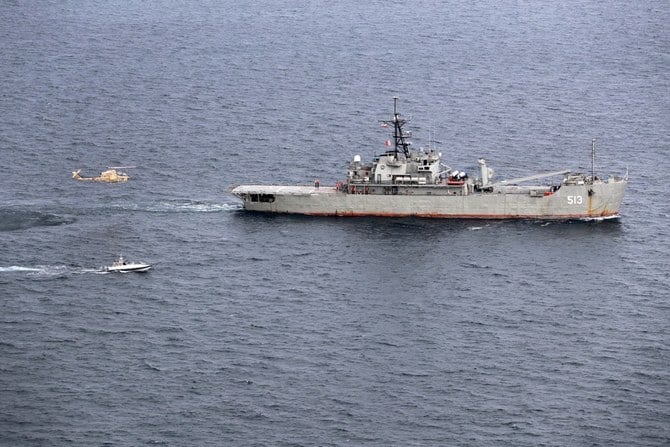 イランは金曜日、戦略的な要所であるホルムズ海峡の水路付近の湾岸地域で毎年恒例の海・空・陸の合同演習を開始した。(イラン陸軍オフィス/AFP通信)