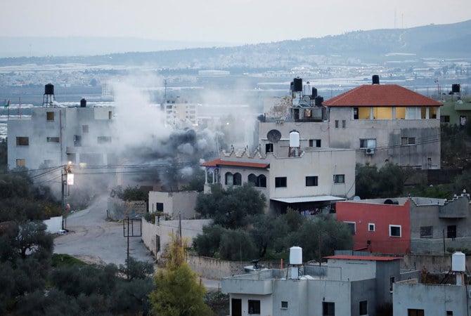 パレスチナ人襲撃犯アフマド・アベド氏の自宅を解体するイスラエル軍。2023年1月2日、ヨルダン川西岸地区のジェニン近郊のカフル・ダン村。（ロイター）
