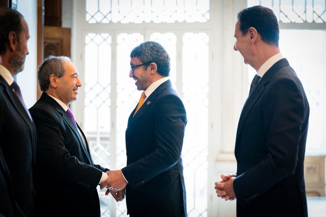 UAEのシェイク・アブダッラー・ザーイド外務・国際協力大臣をダマスカスで迎えるシリアのバッシャール・アサド大統領（WAM）。