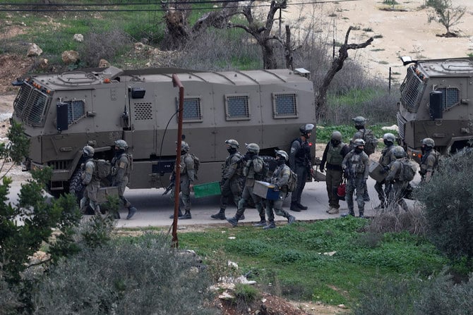 イスラエル軍によるパレスチナの都市や町への襲撃は、昨年春にイスラエル人に対するパレスチナ人の襲撃が相次ぎ19人が死亡して以来、ほぼ毎日行われている。(AFP)