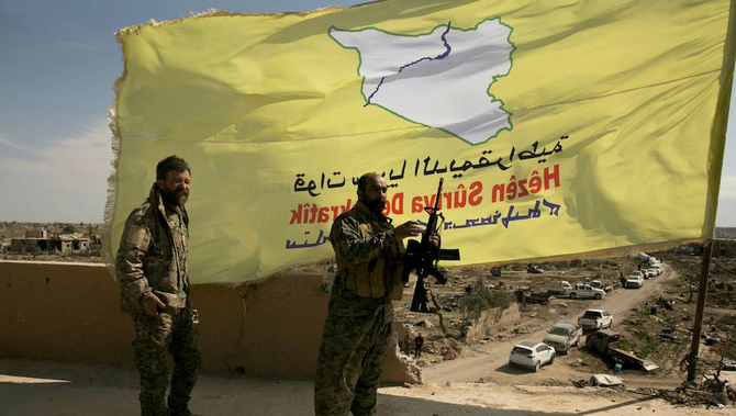 クルド人主導のシリア民主軍（SDF）は金曜日、過激派組織ダーイシュに対する8日間の作戦で、「テロリスト」100人以上を逮捕したと発表した。（写真：AP）