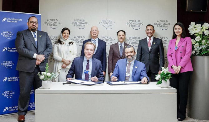 サウジ代表団は、経済改革の一環として有望市場を切り開くための合意書に署名した。(SPA)