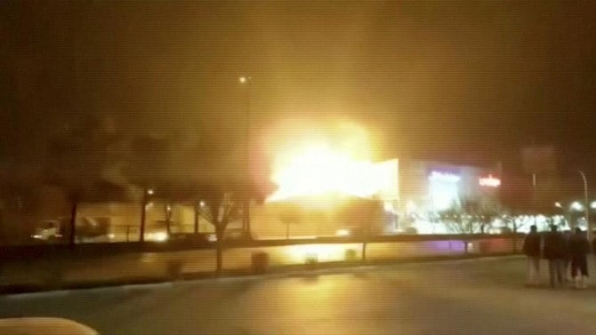 2023年1月29日、イランのイスファハンの軍需産業工場で発生した爆発の瞬間とされる目撃映像から取得した静止画像。（ロイター）