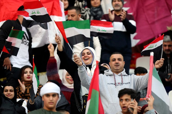 アラビアン・ガルフ・カップでのカタールとUAEとのサッカー試合における、スタジアム内でのアラブ首長国連邦のファン。（AP）