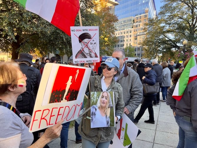 イランは、逮捕から3日後の9月16日に22歳のマフサ・アミニさんが死亡して以来、抗議行動に揺さぶられ続けている。(AFP)