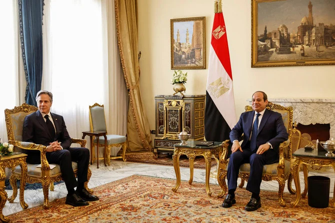 エジプト、カイロのアル・イテハディヤ大統領宮殿でアブドゥルファッターハ・エルシーシ大統領と会談するアントニー・ブリンケン米国務長官。2023年1月30日。(ロイター通信)