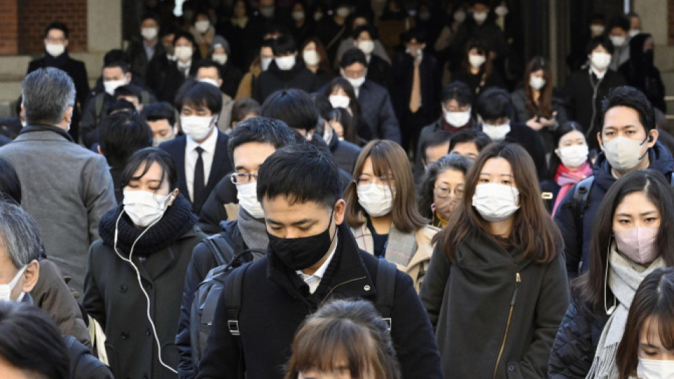 日本政府は、COVID-19 の分類を下げることを決定した。 (共同通信)