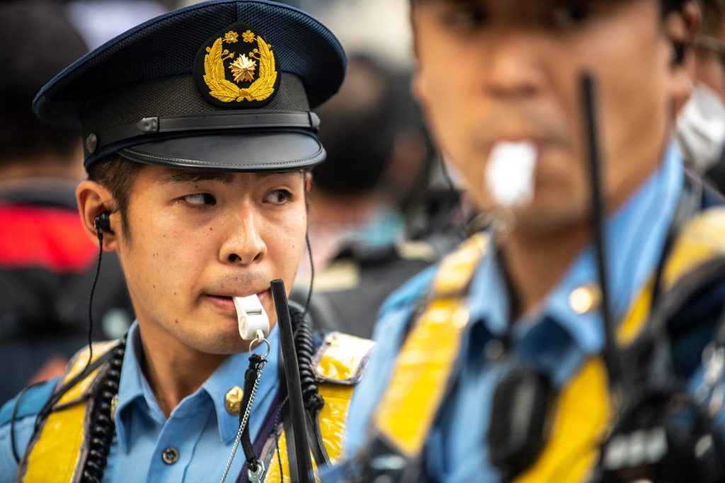 日本の警察は、12月に死亡した41歳の男を、社会学者の宮台真司氏に対するナイフ襲撃事件の容疑者と特定した。 (AFP)