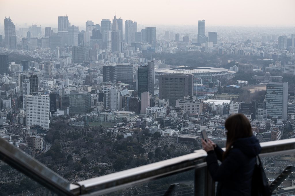 ２月の報告では、国内企業物価について「上昇テンポが鈍化している」とし、表現を昨年３月以来の「上昇している」から１１カ月ぶりに変更した。(AFP)