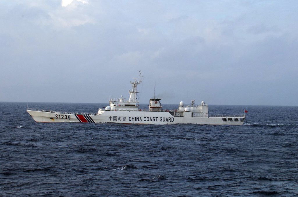 尖閣諸島沖の日本海域に、中国の海上保安庁の船 4 隻が侵入した。 (AFP)