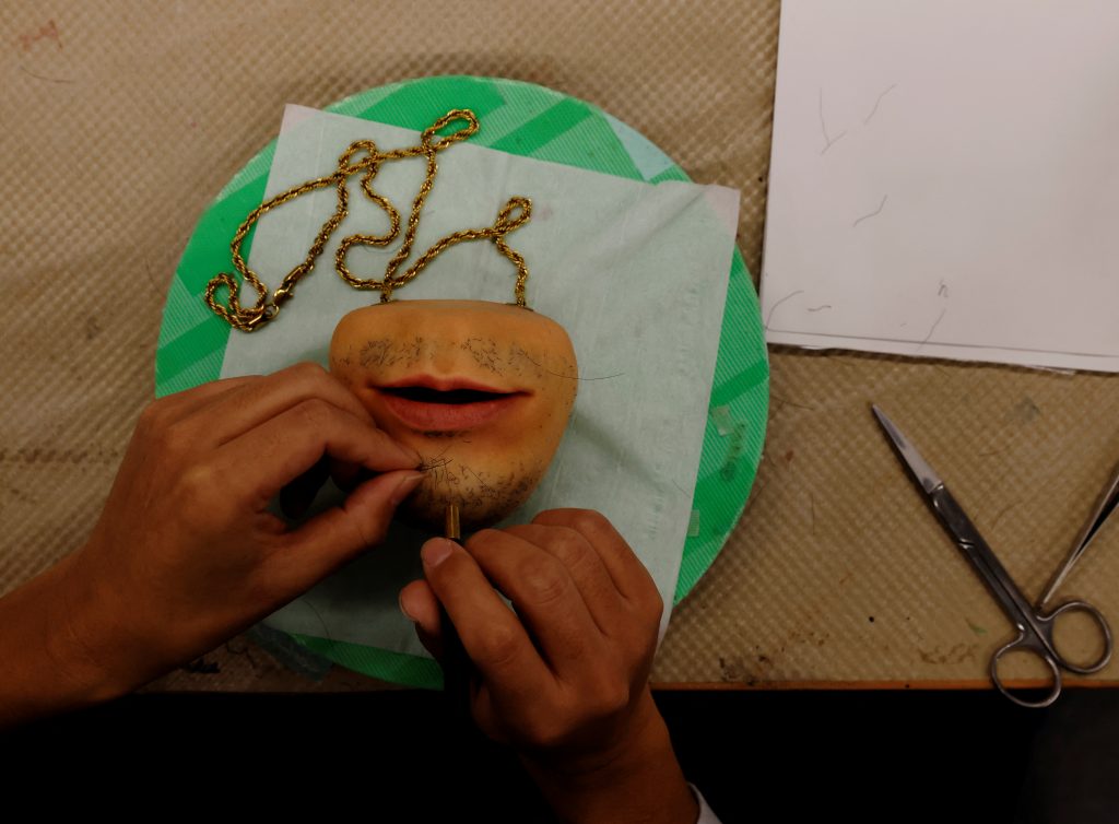 制作を依頼される作品の多くはオーダーメイドで、顧客から体の一部をかたどってほしいという要望を受けると宍戸氏は言う。(REUTERS/Kim Kyung-Hoon)