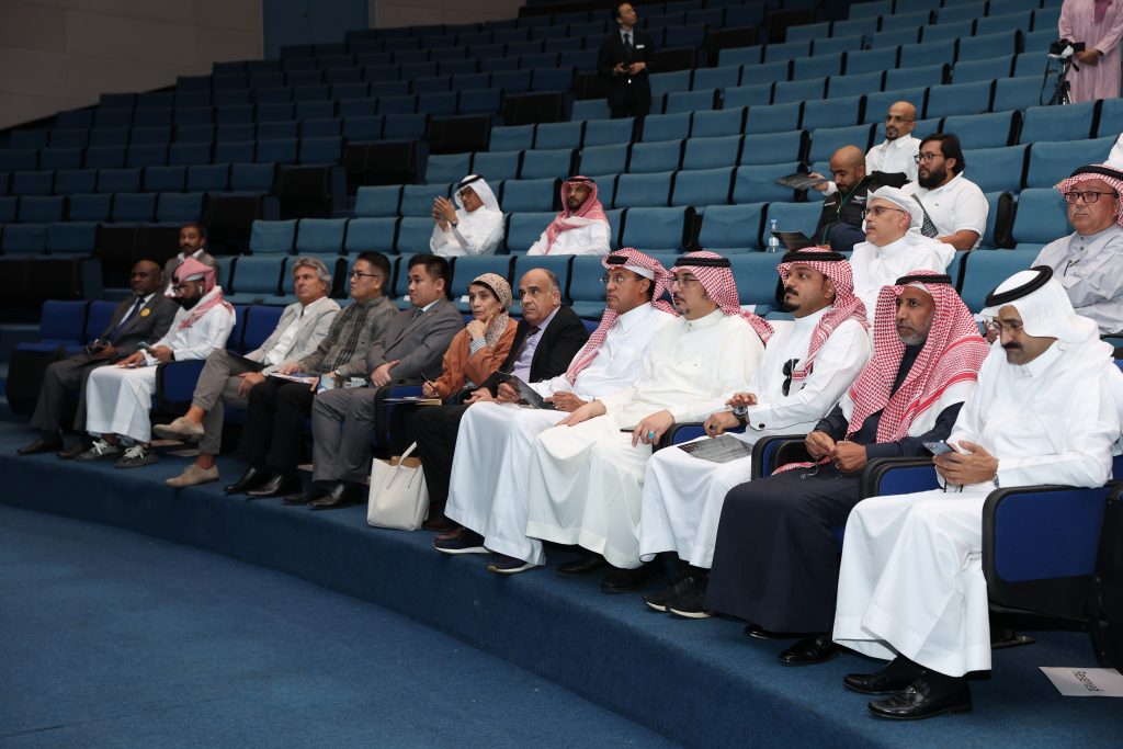 ジェッダ商工会議所で開催された本セミナーには、ジェッダ市職員、サウジアラビア政府職員、総領事、ビジネスマン、サウジ企業の代表などが出席した（提供）。