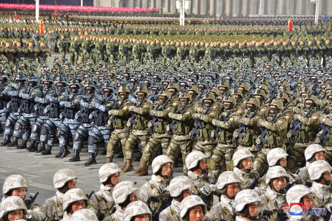 朝鮮人民軍創設記念日を祝うための軍事パレードが、平壌にある金日成広場で行われている