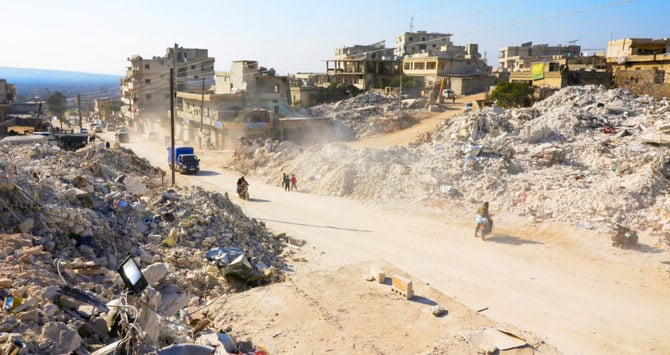 2023年2月13日、反政府勢力が支配するシリアのハレムにて、地震の影響で損壊した建物が写された画像。(ロイター)