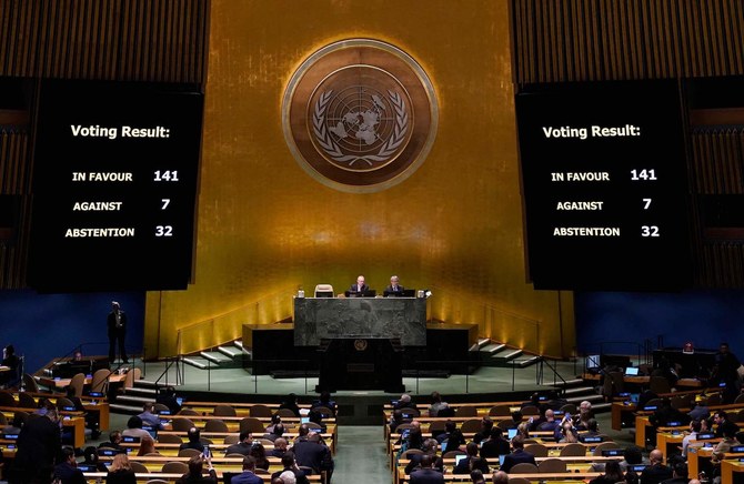 ニューヨーク市の国連本部で開かれたウクライナに関する第11回緊急特別総会の採決結果を示すスクリーン（2023年2月23日）。（AFP）