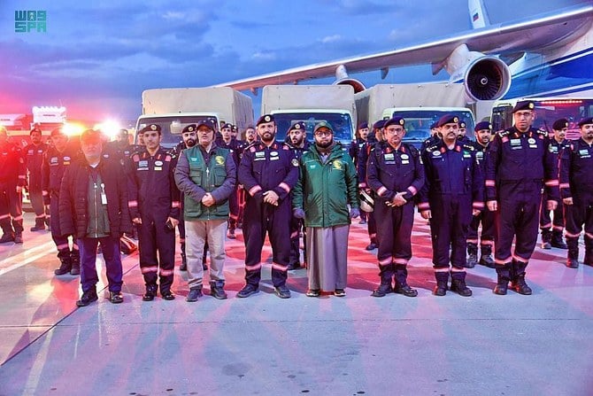 4機目と5機目は、救助隊と工具、ポンプ、医療品などの物資を載せ、トルコのガジアンテプ空港に着陸した。（SPA）