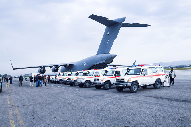 提供された救急車は、凸凹の道路を進み、被災地に医療サービスを提供できるよう、オフロードタイプとなっている。（WAM）