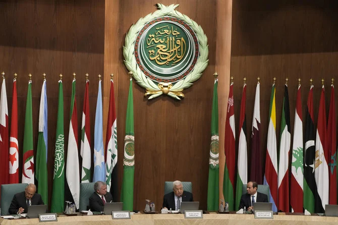 右から左へ、2023年2月12日（日）、エジプト、カイロのアラブ連盟本部で開かれたエルサレム支援会議に出席する、エジプトのアブドゥルファッターハ・エルシーシ大統領、パレスチナのマフムード・アッバース大統領、ヨルダンのアブドッラー2世、そしてアラブ連盟のアフマド・アブルゲイト事務総長。（AP通信）
