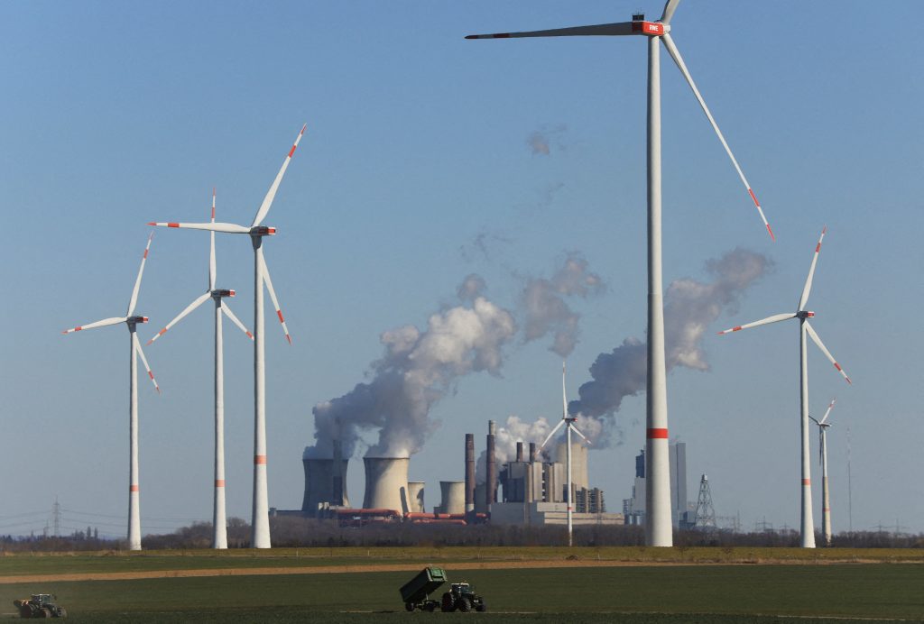 JERAは、再生可能エネルギー事業での発電容量を25年までに500万キロワットに拡大する目標を掲げている (Reuters)