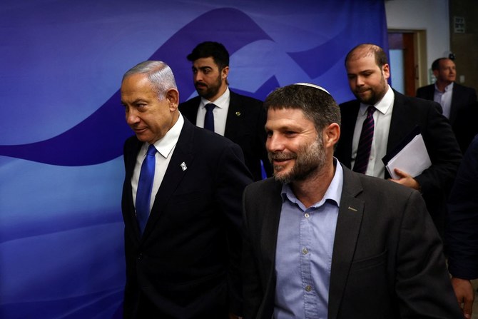 イスラエルのベンヤミン・ネタニヤフ首相とベザレル・スモトリッチ財務大臣が閣議出席のためエルサレムの首相官邸に到着。（ファイル／ロイター）