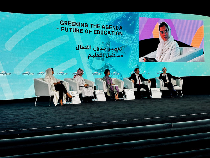 「課題のグリーン化：教育の未来」と題したパネルディスカッションでは、アラブニュースのジャーナリスト、ラワン・ラドワン氏が司会を務めた。 （アブドルラフマン・ビン・シャルホウブ）