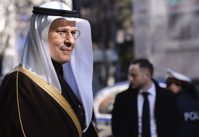 サウジアラビアのエネルギー相アブドルアジーズ・ビン・サルマン王子は14日、「我々の供給価格に上限を課すいかなる国にも、サウジアラビアは石油を売らない」と述べた。（AP/File Photo）