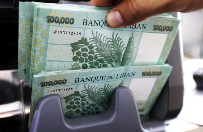 レバノンのベイルートの外貨両替店で見られるレバノン・ポンド紙幣。（ロイター）