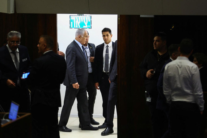 ベンヤミン・ネタニヤフ・イスラエル首相を批判する人たちは、司法改革計画に関して同氏が示した転回について、「策略やハッタリでない」ことを確認したいと考えている。(ロイター)