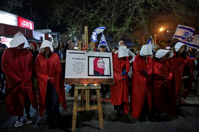 イスラエルで高まるファナティシズムに抗議する「ハンドメイズ・テイル/侍女の物語」の登場人物に扮した女性たち。（ファイル/AFP）