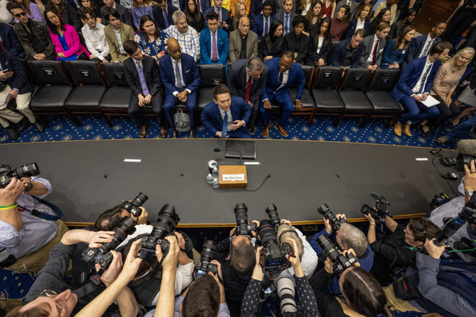 米下院エネルギー・商業委員会の公聴会での証言に臨むTikTokの周受資CEO。2023年3月23日、ワシントンD.C.。（Getty Images、AFP経由）
