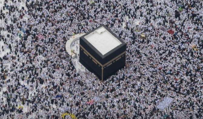 メッカのグランドモスクでは、ラマダン期間中に訪れる何百万人もの礼拝者や訪問者の受け入れ態勢が整えられている。(@ReasahAlharmain)
