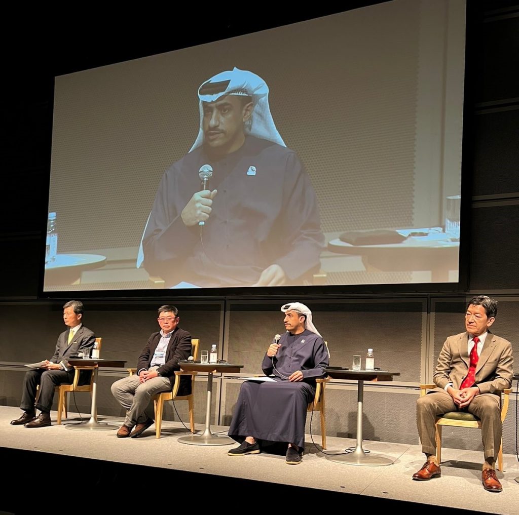 日本の外務省は国交樹立50周年を記念し、東京のUAE大使館でシンポジウムを開催した。（twitter/@uaeembtokyo）