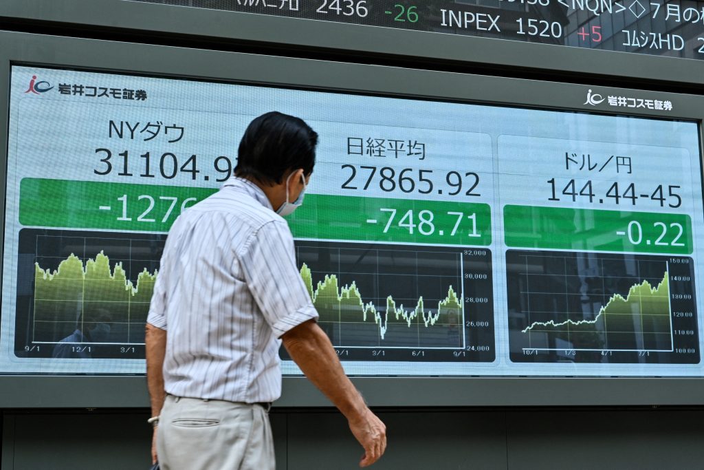 指標となる日経平均株価は0.57%、159.33円上昇して2万8,082円70銭となった。（AFP）