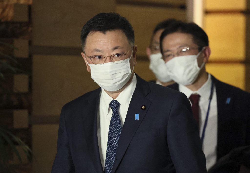 日本は水曜日から中国本土からの訪問者にCOVID-19検査の陰性結果を提出することを要求しない. (AFP)